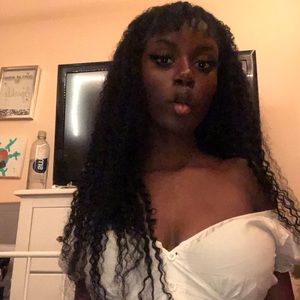 Meet your Posher, Elizabeth